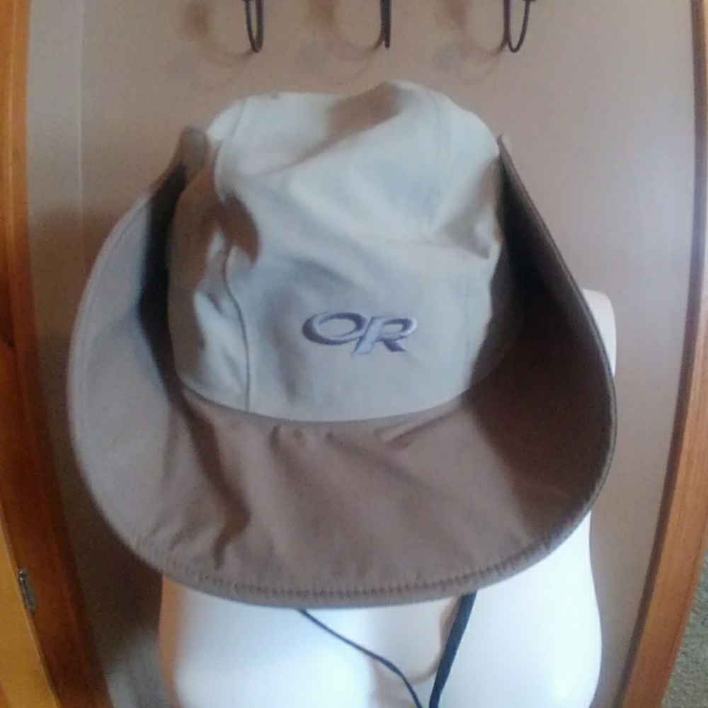 NWOT Outdoor Research gortex hat